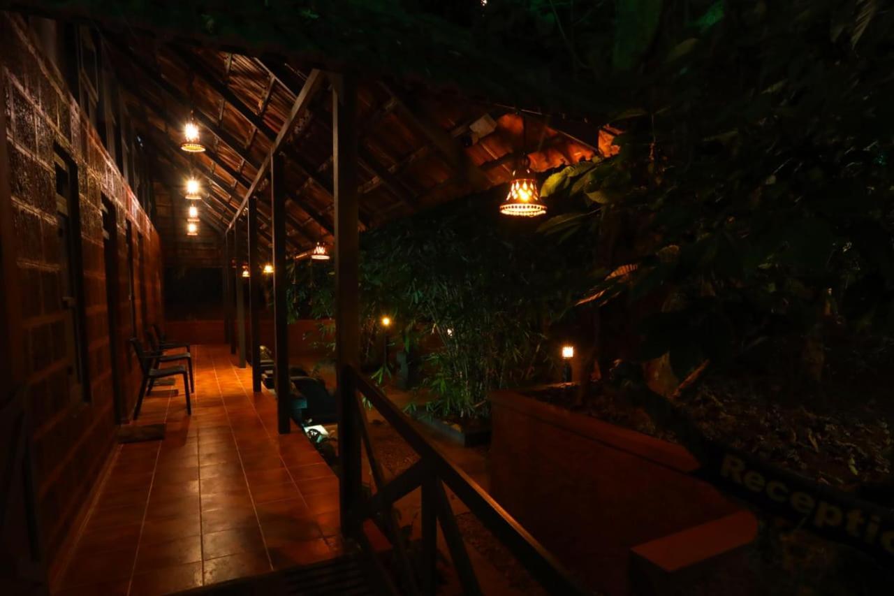Greens Tree House & Wood House Sultan Bathery Exterior foto